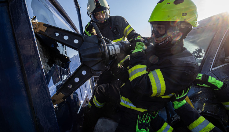 Den otevřených stanic HZS: Prohlédněte si techniku a vyzkoušejte práci hasičů