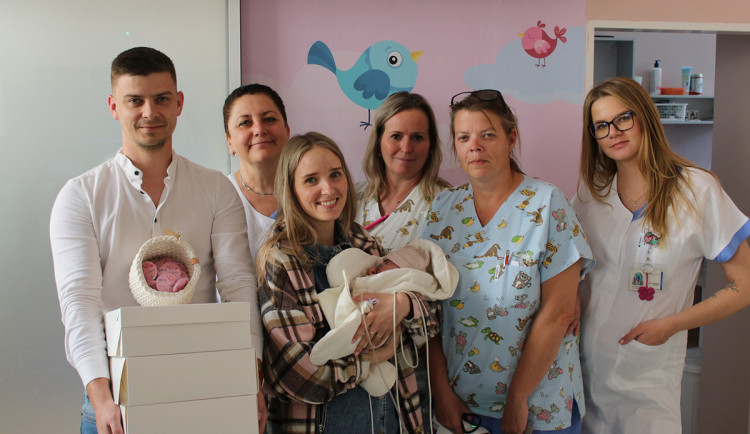 Rodiče si mohli malinkou Viktorku po 101 dnech od porodu odvézt domů