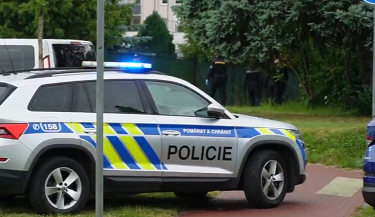 Policisté od ranních hodin prověřují nález mrtvého muže v jednom z olomouckých domů