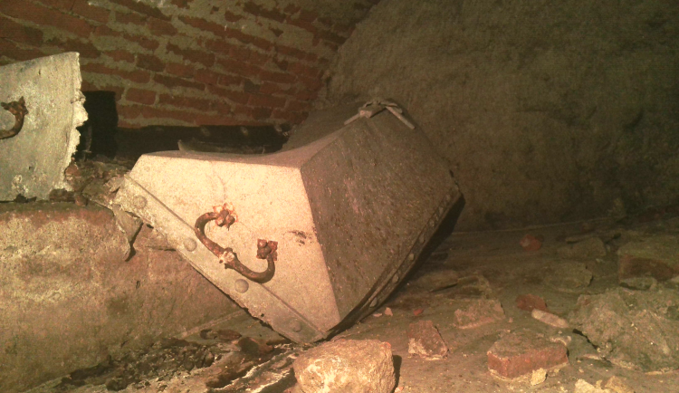 V podzemí olomoucké katedrály badatelé objevili sarkofág významného biskupa ze 16. století