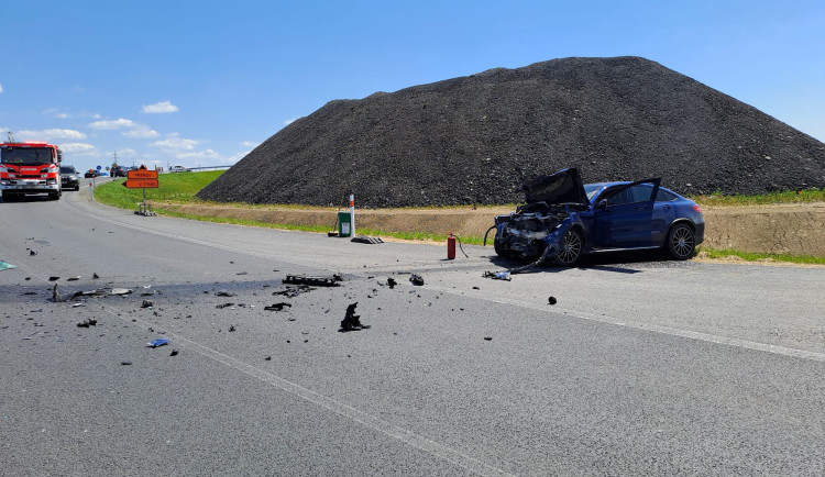 Přes dvacet zraněných po srážce osobního auta a autobusu na Olomoucku. Řidič byl notně opilý