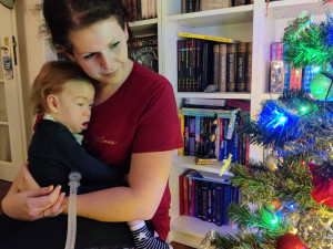 Lékaři mu dávali jen 90 dní života, dnes jsou Tedíkovi tři roky a dál statečně čelí vážné nemoci