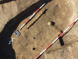 Objev na Prostějovsku. Archeologové odkryli hrob keltského bojovníka s mečem, kopím a štítem