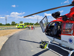 Přes dvacet zraněných po srážce osobního auta a autobusu na Olomoucku. Řidič byl notně opilý