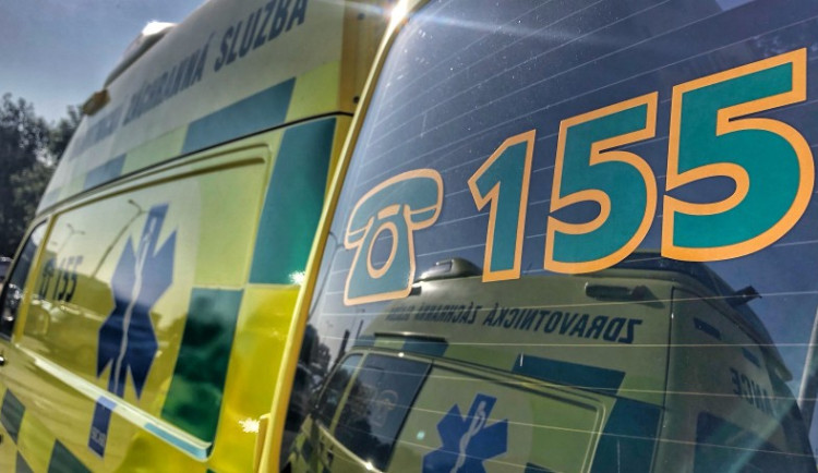 Ve Šternberku srazilo nákladní auto chodkyni, žena na místě zemřela
