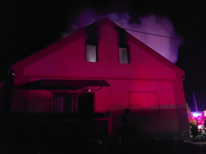 Noční požár domu na Šumpersku: škoda překročí milion korun