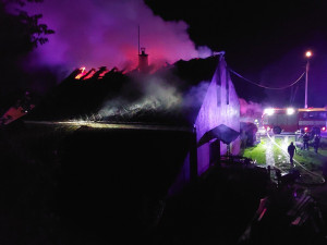 Noční požár domu na Šumpersku: škoda překročí milion korun