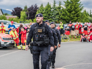 VIDEO: Extrémní soutěžní prověrka. Policejní hlídka z Olomouce zazářila na prestižní Rallye Rejvíz
