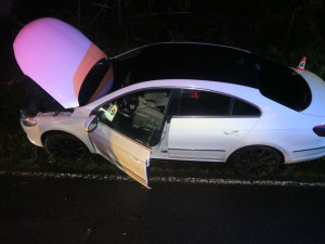 Náraz do betonové zídky. Mladý řidič se u Hanušovic vyhýbal srně