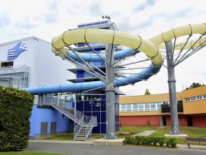 Nové gastro i zázemí. Olomoucký venkovní bazén otevírá po úpravách za 10 milionů