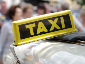 Taxi za pětinu. Hranice zavedou systém dotovaných jízd pro seniory