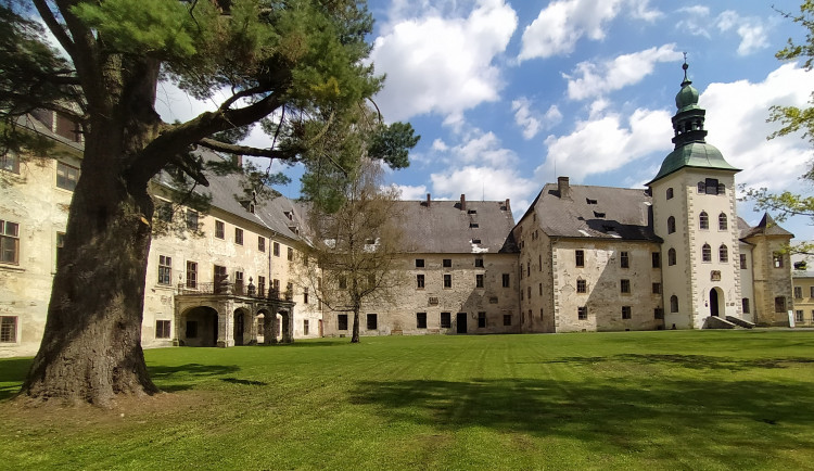 Nová prohlídková trasa vrací zámek Janovice u Rýmařova do časů Františka Harracha