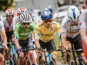VIDEO: Souboj budoucích hvězd cyklistiky. Na Závodu míru zvítězil Španěl Pau Martí