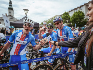 VIDEO: Souboj budoucích hvězd cyklistiky. Na Závodu míru zvítězil Španěl Pau Martí