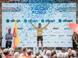 VIDEO: Souboj budoucích hvězd cyklistiky. Na Závodu míru zvítězil Španěl Pau Martí