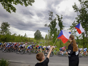 VIDEO: Souboj budoucích hvězd cyklistiky. Na Závodu míru zvítězil Španěl Pau Martí