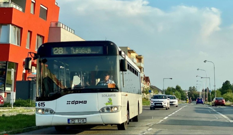 Pozor ve Schweitzerově. Začínají tříměsíční opravy, změny jsou také v provozu MHD
