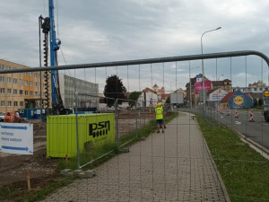 FOTOGALERIE: Neprůjezdný Prostějov. Kvůli stavbě parkovacího domu radnice uzavřela část městského okruhu