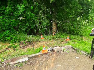 Autobus s dětmi, který havaroval ve Zlatých Horách, řídil 75letý senior. Dvě desítky zraněných