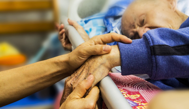 Na domácí hospicovou péči poskytne letos Plzeňský kraj 3,7 milionu korun
