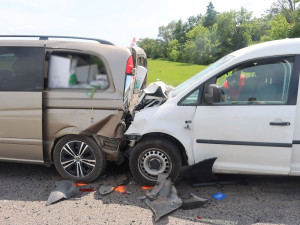 Tragická nehoda u Velké Bystřice: starší řidič v nemocnici podlehl vážným zraněním