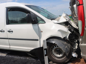 Tragická nehoda u Velké Bystřice: starší řidič v nemocnici podlehl vážným zraněním