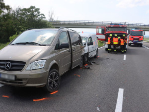 Tragická nehoda u Velké Bystřice: starší řidič v nemocnici podlehl vážným zraněním