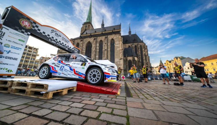 Jako první vyjede na trať Lak Racing Rallye Plzeň domácí hvězdná posádka Pech - Uhel