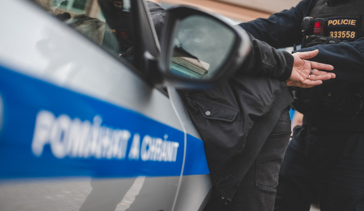 Výhrůžky a agrese neustávaly. Nepřizpůsobivý bezdomovec z Hranic skončil v psychiatrické péči