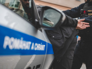 Výhrůžky a útoky neustávaly. Nepřizpůsobivý bezdomovec z Hranic skončil v psychiatrické péči
