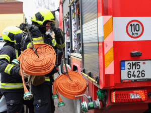 VIDEO: Jak se hasí ve výškových budovách? Pomáhá i šlauchpaket