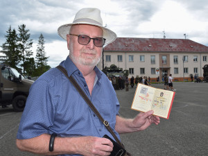 FOTO: Leopard, Pandur i boj muže proti muži. Akce v kasárnách u Olomouce přilákala davy