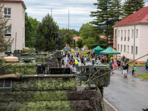 FOTO: Leopard, Pandur i boj muže proti muži. Akce v kasárnách u Olomouce přilákala davy
