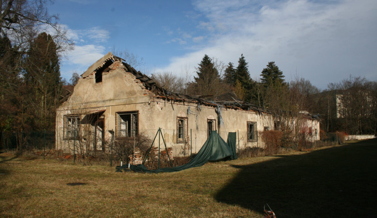 Zchátralá budova je kulturní památkou. Dělostřelecké skladiště se dočká opravy