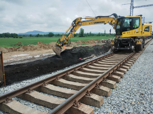 Na trať v Hustopečích nad Bečvou se po havárii s benzenem vlaky vrátí zřejmě v neděli