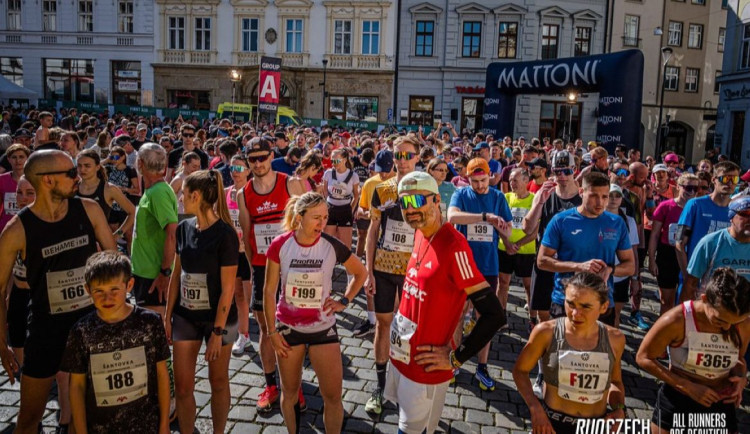 PŘEHLED: Půlmaraton uzavře Olomouc. Na co se připravit v ulicích a v MHD?