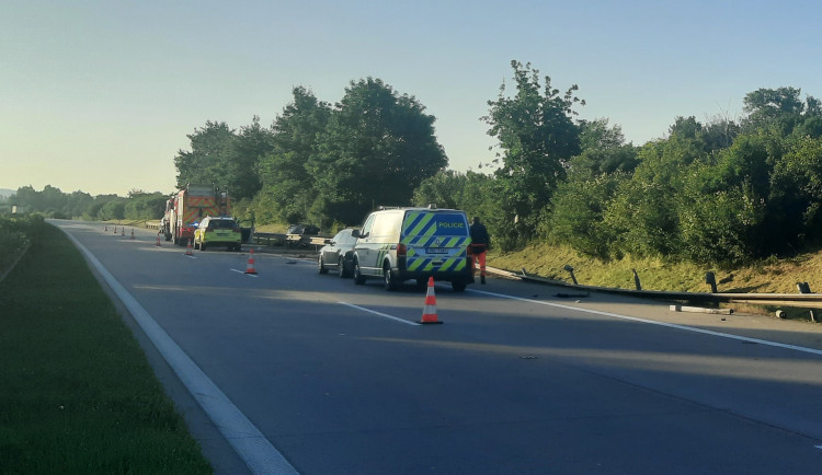 Tragédie na dálnici u Olomouce. Při nehodě zemřeli dvaadvacetiletá dívka a o rok starší mladík