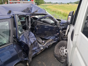 U Štěpánova havarovaly tři vozy. Jednoho z řidičů museli z auta vystříhat hasiči