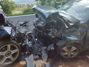 Sedm zraněných při nehodě na Šumpersku, z toho dvě děti. Čelně se srazily dva vozy