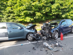 Pět zraněných při nehodě na Šumpersku, z toho dvě děti. Čelně se srazily dva vozy