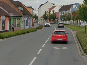 Výpadovku na Plumlov Prostějov před lety opravil, zúžila se. Teď město zakáže vjezd cyklistům