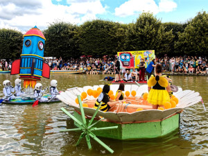 TIP NA VÍKEND: Holešovská Regata přiveze Ewu Farnou, Tři sestry a na pódiu bude i svatba