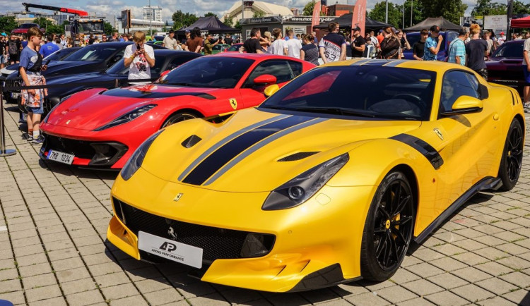 Supersporty už tuto sobotu před Šantovkou. Přijďte si užít luxus, adrenalin i zábavu