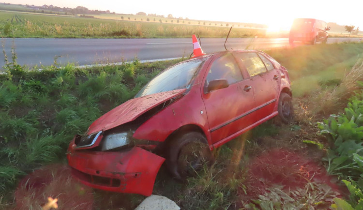 Mikrospánek převzal řízení, osmnáctiletý řidič udělal s Fábií pár kotrmelců