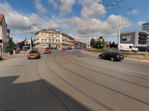 Uzavírka a dvojitá výluka. Prázdninová oprava v Olomouci přetne trasu tramvají, aut i vlaků