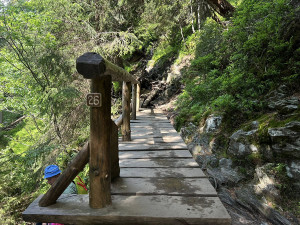 Kde došlo k úrazu? Výletníkům i záchranářům v údolí Bílé Opavy pomůže nové značení