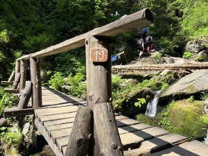 Kde došlo k úrazu? Výletníkům i záchranářům v údolí Bílé Opavy pomůže nové značení