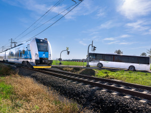 Olomoucký kraj od července zvýší slevy na jízdné, opozice to kritizuje