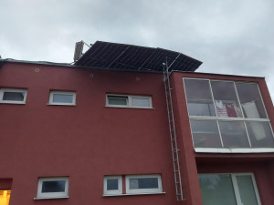 Silné bouřky potrápily Šumpersko. Hasiči zasahují hlavně u popadaných stromů