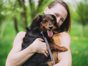 Krása, síla a psí radost. Tanečnice na Hané nafotily charitativní kalendář pro útulek